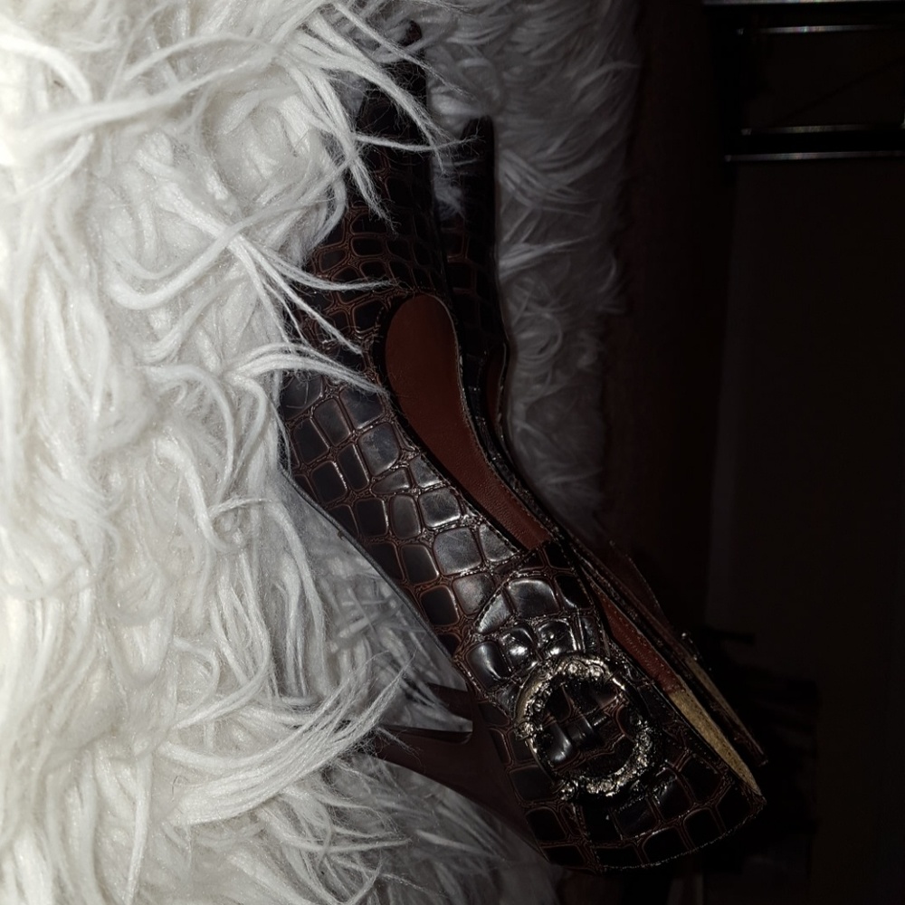 Shoes - Picture 5 of 5